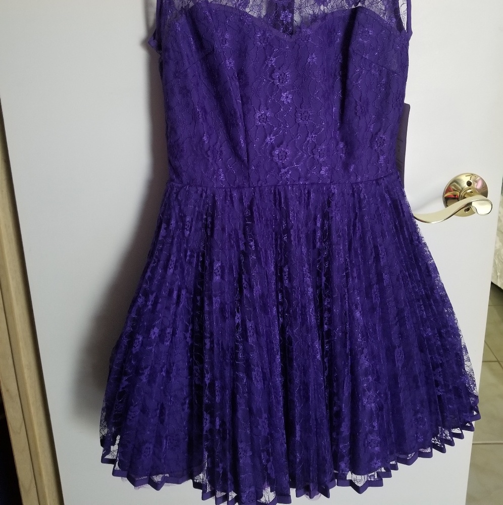 Dress - Picture 3 of 5